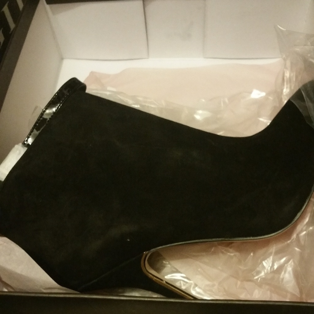 Brand new in Box Maiden Lane Emmy Pointed to ankle